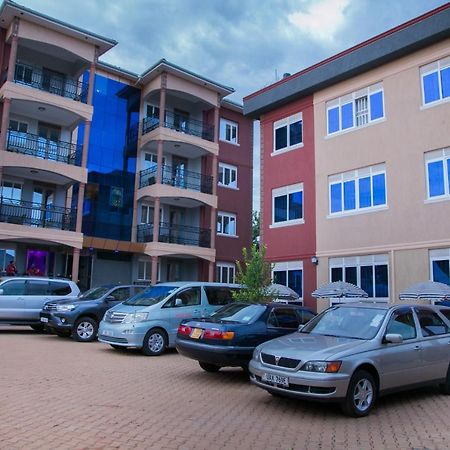 Red Sox Hotel Ltd Кампала Экстерьер фото
