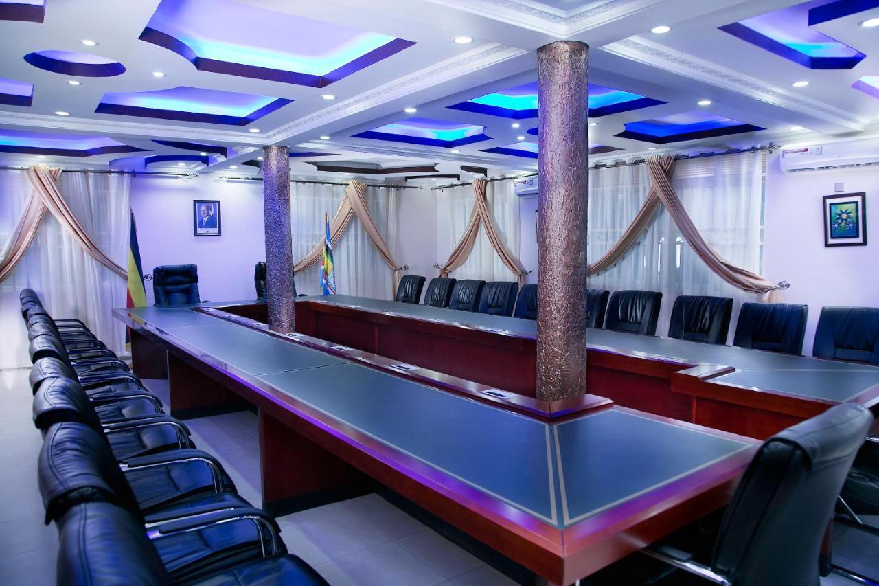 Red Sox Hotel Ltd Кампала Экстерьер фото