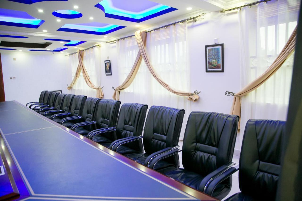 Red Sox Hotel Ltd Кампала Экстерьер фото