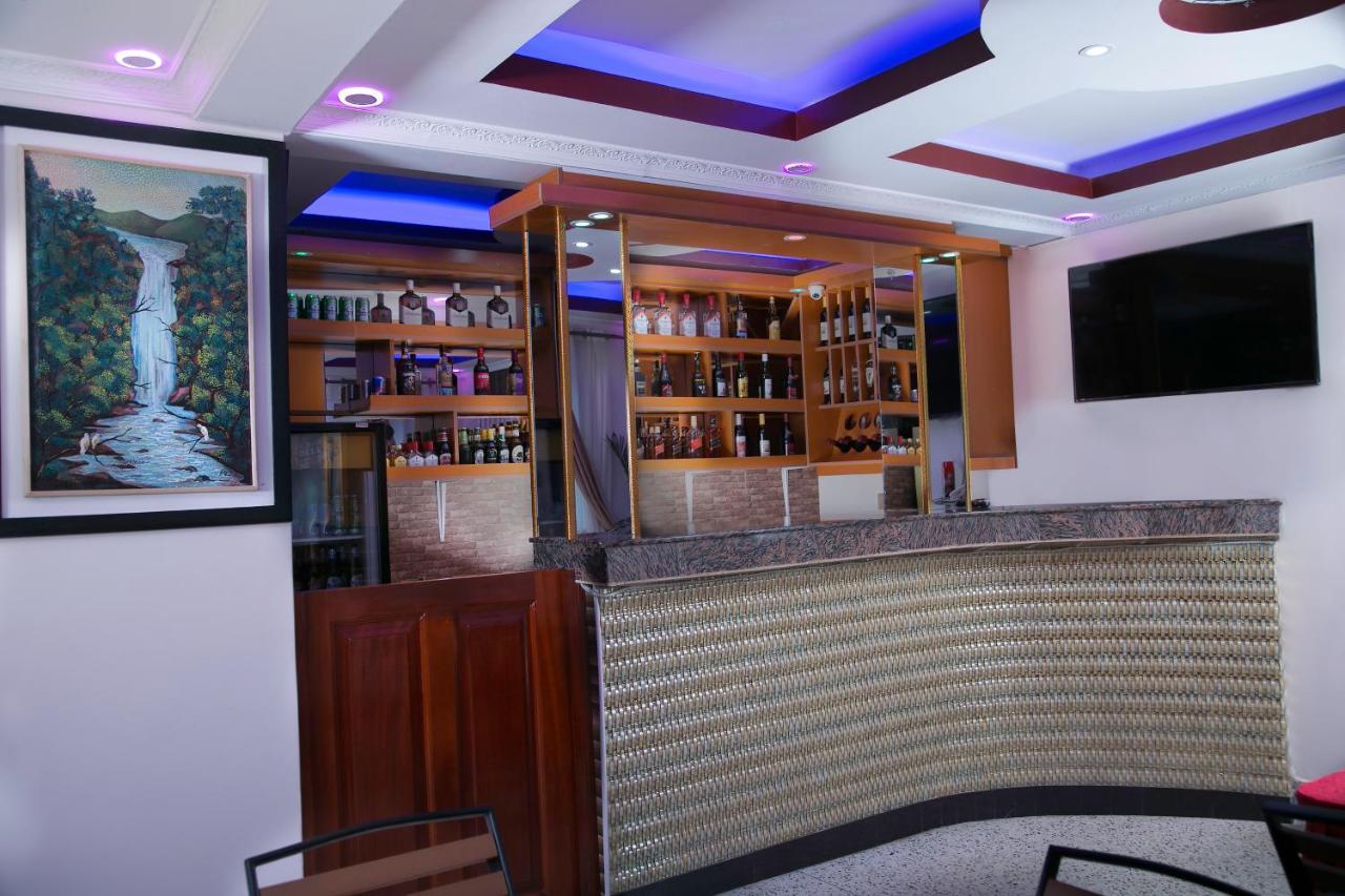 Red Sox Hotel Ltd Кампала Экстерьер фото