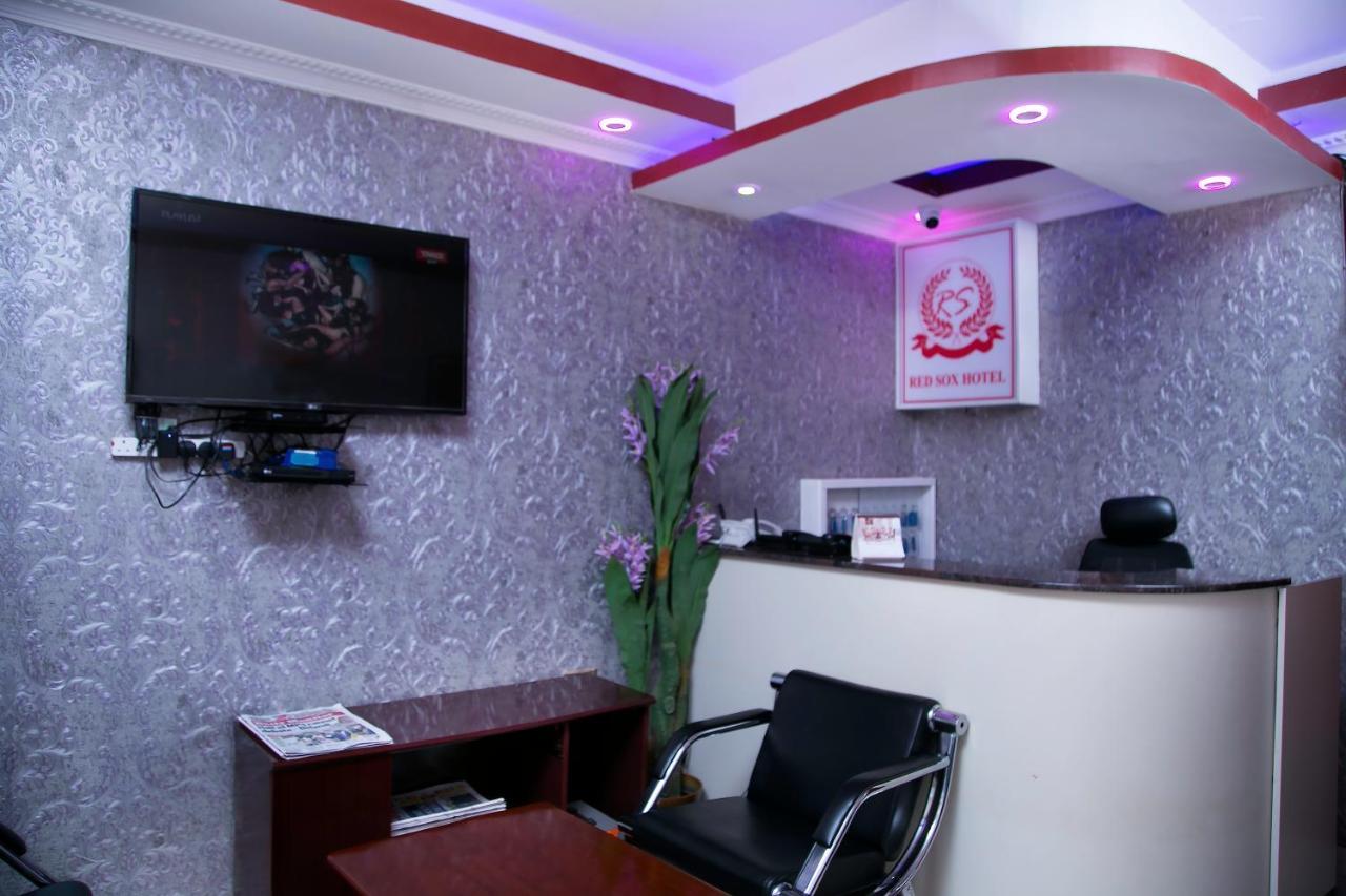 Red Sox Hotel Ltd Кампала Экстерьер фото